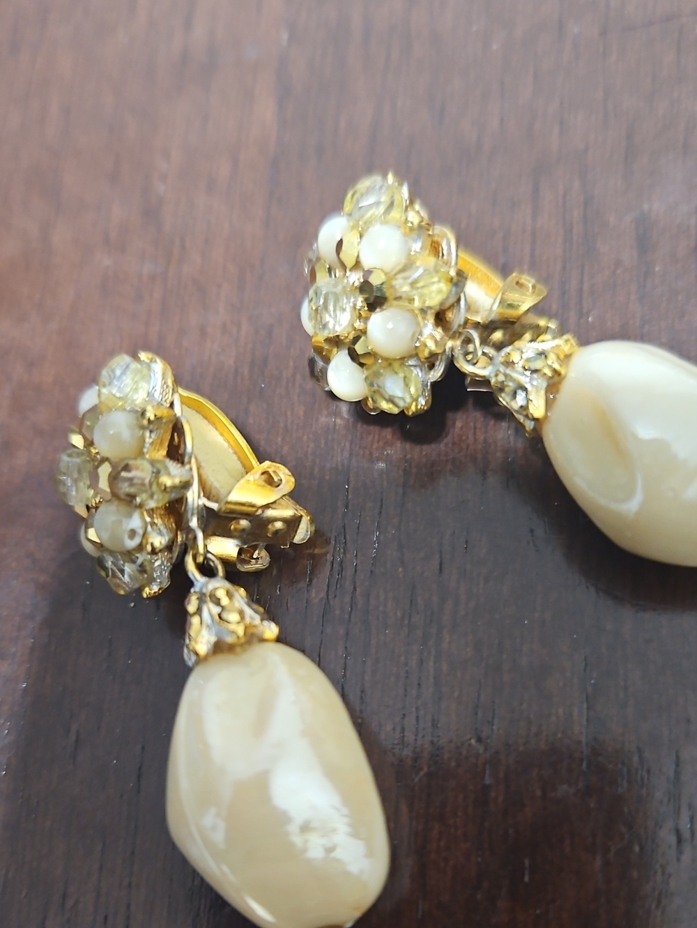 BARERRA Clip-On Drop Earrings in Gold & Cream